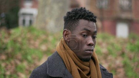 Téléchargez les photos : Doubtful young black man thinking about life - en image libre de droit