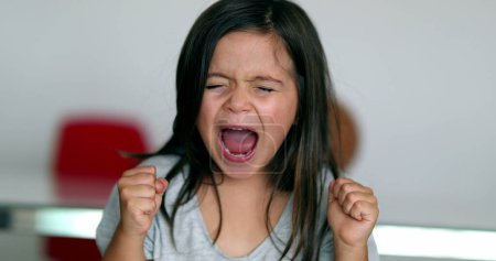 Foto de Upset little girl yelling feeling angry - Imagen libre de derechos