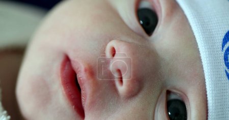 Téléchargez les photos : Newborn baby face close-up details of eyes nose and mouth in first minutes of life - en image libre de droit