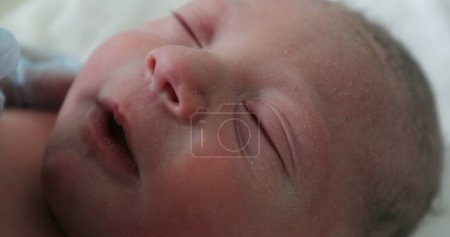 Foto de Newborn infant baby after birth - Imagen libre de derechos