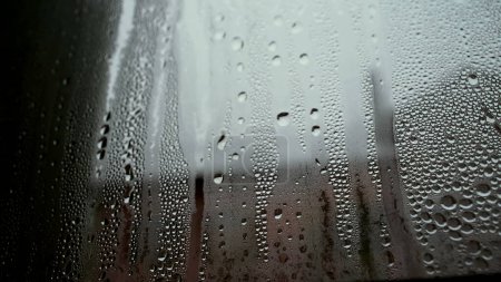 Foto de Día frío de invierno con condensación de ventana, concepto de depresión Moody - Imagen libre de derechos