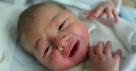Téléchargez les photos : Cute adorable baby infant newborn, first day of life - en image libre de droit