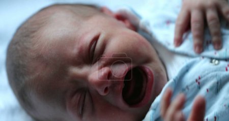 Foto de Upset newborn baby crying wanting attention - Imagen libre de derechos