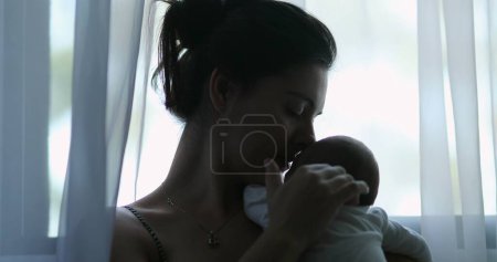 Téléchargez les photos : Newborn first week of life learning - en image libre de droit