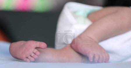 Foto de Newborn baby feet close-up, infant toddler foot - Imagen libre de derechos