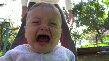 Foto de Bebé estalló llorando llanto infantil - Imagen libre de derechos