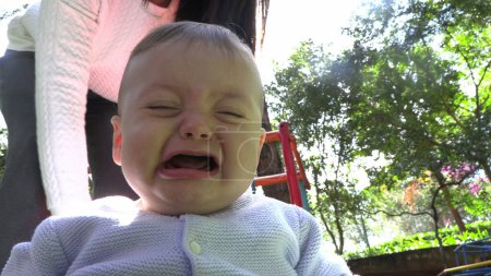 Foto de Bebé estalló llorando llanto infantil - Imagen libre de derechos