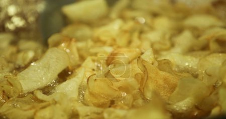 Téléchargez les photos : Frying potatoes on large pan - en image libre de droit