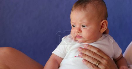 Foto de Portrait of baby infant face looking around - Imagen libre de derechos