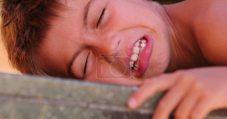 Foto de Upset young boy child face grimacing and feeling pain - Imagen libre de derechos