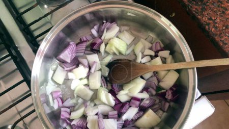 cooking onions, frying food