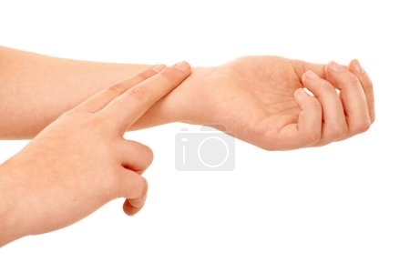 Der richtige Weg, um den Puls zu kontrollieren. Männliche Hände mit Pulsfrequenz vor weißem Hintergrund