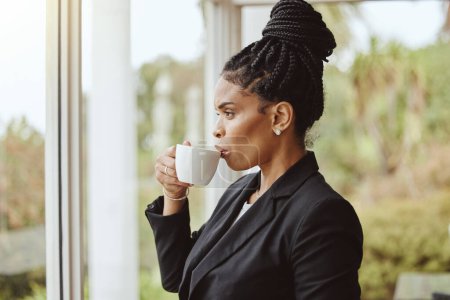 Téléchargez les photos : Thinking, coffee and professional black woman by window preparing or planning mental ideas for meeting. Corporate, smart and African female business manager contemplating while drinking warm beverage. - en image libre de droit