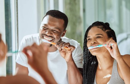 Téléchargez les photos : Brushing teeth, dental and oral hygiene with a black couple grooming together in the bathroom of their home. Health, tooth care and cleaning with a man and woman bonding during their morning routine. - en image libre de droit