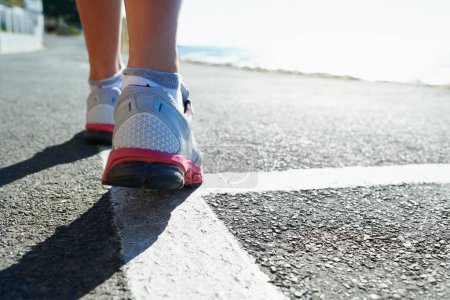 Téléchargez les photos : Made for running. an athletic young womans running shoes - en image libre de droit