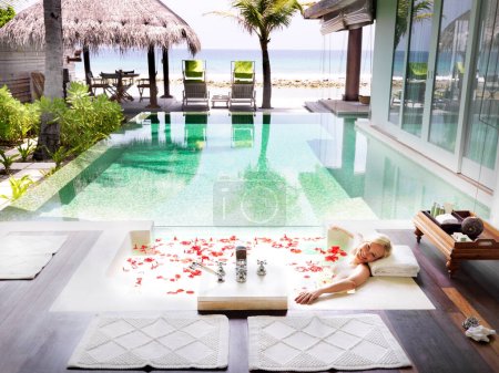 Foto de Swimming pool, hotel and relax with woman in bathtub for skincare, aromatherapy and tropical Bali vacation in villa resort. Summer break, beauty and luxury with girl in jacuzzi spa, travel and trip. - Imagen libre de derechos
