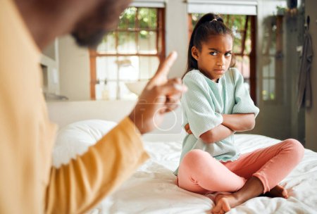 Téléchargez les photos : Scolding, angry and kid on bed in home with unhappy, annoyed and tantrum expression. Serious conflict, problem and upset father in black family disappointed with young child in house - en image libre de droit