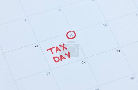 Téléchargez les photos : Tax day, calendar schedule and reminder for government law compliance deadline, file income tax return or self assessment. Remember date, financial audit and due date for finance payment and taxes. - en image libre de droit