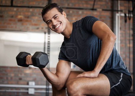 Téléchargez les photos : Portrait, fitness and dumbbell with a sports man training in a gym for strong or healthy muscles. Happy. exercise and weightlifting with a male athlete or bodybuilder in a health club for a workout. - en image libre de droit