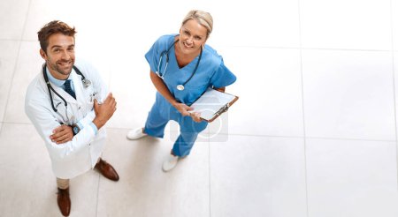 Téléchargez les photos : Your health is on the way up. High angle portrait of two happy healthcare practitioners posing together in a hospital - en image libre de droit