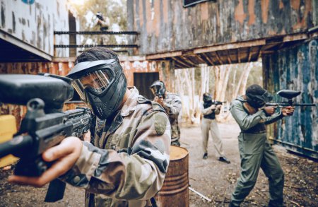 Téléchargez les photos : Paintball gun, team building and soldier group together for military, army and field training. Exercise, fitness and target shooting of a man with battlefield players in sport event with focus. - en image libre de droit