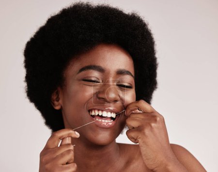Téléchargez les photos : Black woman, skincare or dental floss for teeth grooming, healthcare wellness hygiene or gum disease prevention. Smile, happy or flossing beauty model with afro hair, mouth cleaning or tooth product. - en image libre de droit