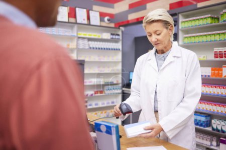 Foto de Pharmacy, barcode scan and senior woman pharmacist with customer buying medicine and pills. Store payment, pharmaceutical clinic and healthcare worker scanning code for patient payment in shop. - Imagen libre de derechos
