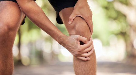 Téléchargez les photos : Knee pain, hands and legs injury at park after training, workout or exercise accident. Sports, fitness and man or runner with fibromyalgia, inflammation or arthritis after .exercising, running or jog. - en image libre de droit