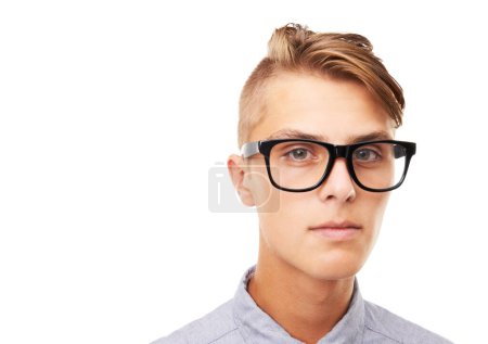 Foto de Estilo metrosexual. Estudio en la cabeza de un joven con estilo con gafas aisladas en blanco - Imagen libre de derechos