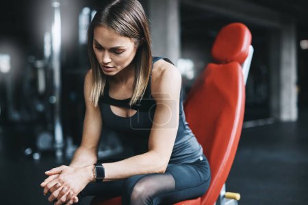 Photo for Is it time to change up my workout routine. an attractive young woman looking thoughtful during a workout in the gym - Royalty Free Image