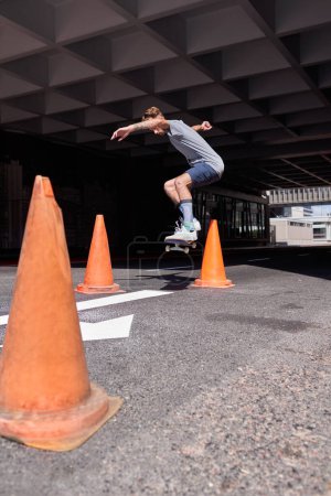 Foto de Skating is more than a hobby. skateboarders in the city - Imagen libre de derechos