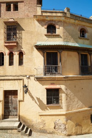 Foto de Ronda - la antigua ciudad de Ronda, Andalucía. Casas públicas abandonadas de la antigua ciudad de Ronda, Andalucía, España - Imagen libre de derechos
