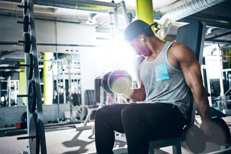 Photo for Let every bead of sweat motivate you. a man doing a upper-body workout at the gym - Royalty Free Image