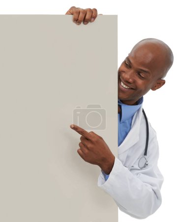 Téléchargez les photos : J'endosse votre message de santé. Un jeune médecin africain pointant vers un espace réservé au copyspace - en image libre de droit