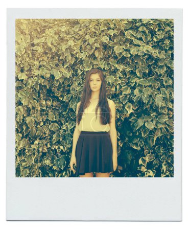 Foto de Amanecer la belleza. Retrato de una atractiva adolescente parada al aire libre - Imagen libre de derechos