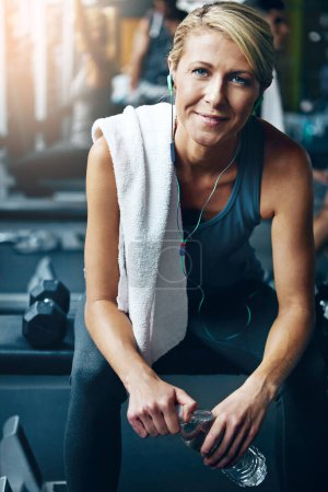 Photo for Theres nothing like a good workout. a sporty woman taking a break between workouts - Royalty Free Image