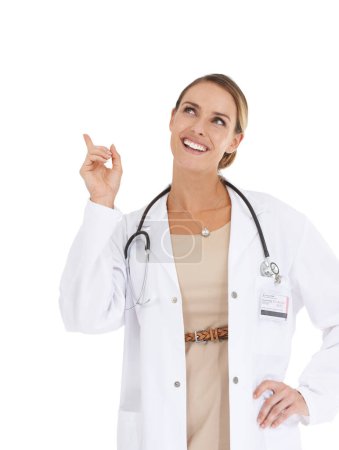 Foto de Tengo la solución a sus necesidades de atención médica. Una joven doctora apuntando hacia arriba y sonriendo - Imagen libre de derechos