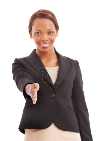 Téléchargez les photos : Bienvenue dans notre société. Portrait d'une femme d'entreprise ethnique tenant la main et souriant - en image libre de droit