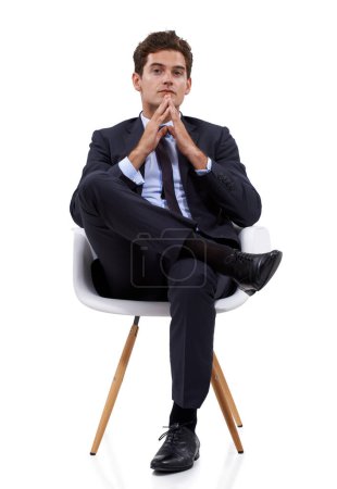 Foto de Contemplación relajada. Un joven empresario pensativo sentado en su silla - Imagen libre de derechos