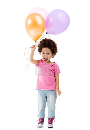 Foto de Vamos de fiesta. Estudio de una linda niña sosteniendo un montón de globos sobre un fondo blanco - Imagen libre de derechos