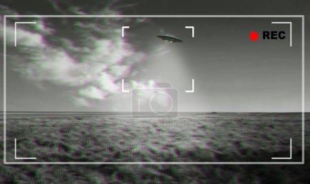 Téléchargez les photos : OVNI, alien et viseur sur un écran de caméra pour enregistrer une soucoupe volante dans le ciel au-dessus de la zone 51. Caméscope, observation et complot avec un vaisseau spatial sur un écran d'appareil d'enregistrement extérieur dans la nature. - en image libre de droit
