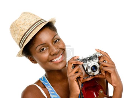 Foto de ¿Puedo tomarte una foto? Captura de estudio de una mujer joven tomando fotos con una cámara mientras viaja sobre un fondo blanco - Imagen libre de derechos