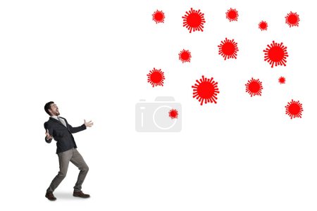 Téléchargez les photos : Pas de panique, préparez-vous. un homme d'affaires attaqué par un virus sur fond blanc - en image libre de droit