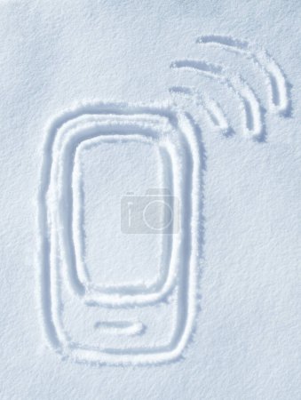 Foto de Ilustración, llamada telefónica y dibujo de nieve con emergencia y red en tierra mostrando sos o señal. Comunicación, pantalla móvil y conexión a Internet gráfica y signo en el suelo de niebla y hielo. - Imagen libre de derechos