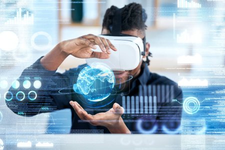 Téléchargez les photos : Réalité virtuelle, hologramme et homme d'affaires mondial passent en revue les statistiques, la cyberadministration ou les logiciels d'IA. Superposition de l'interface utilisateur, métaverse future de l'économie et personne avec casque 3D et données du monde virtuel. - en image libre de droit