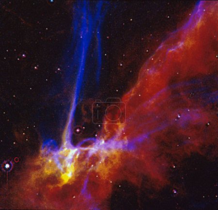 Téléchargez les photos : Cosmos, fusée éclairante de l'espace rouge et étoiles dans l'univers avec explosion de lumière, motif et système solaire couleur lueur. Galaxie, infinité et planètes en voie lactée avec nébuleuse brillance, ciel sombre et nature en aérospatiale - en image libre de droit