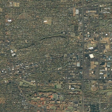 Téléchargez les photos : Vue aérienne, plan et satellite de la route urbaine, du bâtiment et du terrain à l'extérieur de la ville. Colorado, ciel et au-dessus avec des rues, quartier et architecture avec le développement commercial de haut. - en image libre de droit