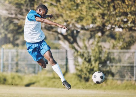 Téléchargez les photos : Sports, soccer and man in action with ball playing game, training and exercise on outdoor field. Fitness, workout and male football player kicking, running and score goals, winning and competition. - en image libre de droit