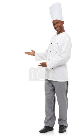 Foto de Cocinar, retrato y hombre negro chef con la mano apuntando al estudio para la lista de verificación, menú o promo sobre fondo blanco. Panadería, presentación o cara de panadero masculino mostrando consejos de comida, guía o información de registro. - Imagen libre de derechos
