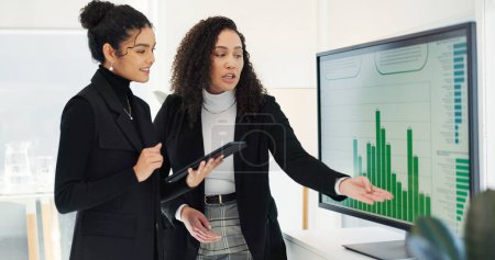Photo for Business women, teamwork and computer screen for data analysis, digital marketing research and social media report. Professional analyst, manager and clients with graphs, statistics and tablet review. - Royalty Free Image
